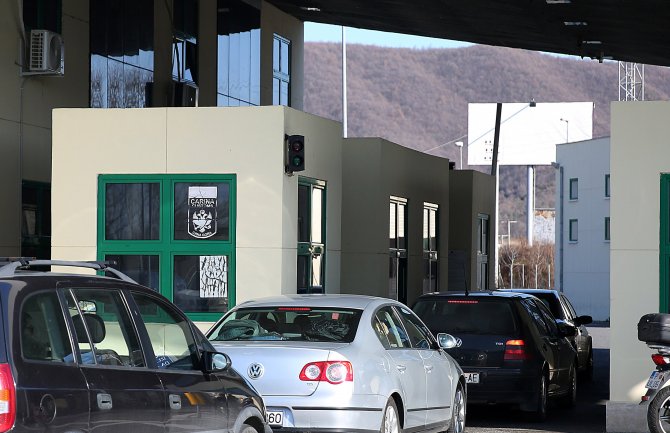 Pokušali da pređu granicu a određena im izolacija