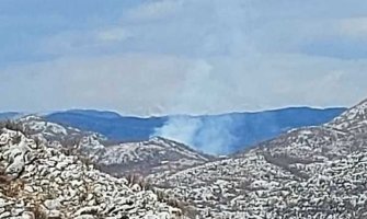Požar na području Kobiljeg dola, približio se kućama