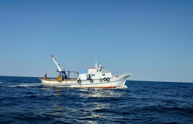 Albanski ribari u nezakonitom ribolovu u crnogrskim vodama: 2850 eura kazni