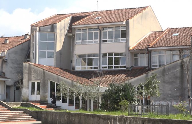 Uz otvaranje škola, Opština Tivat zatražila i otvaranje terasa ugostiteljskih objekata