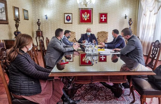 Cetinje: Broj oboljelih skoro prepolovljen, masovna vakcinacija u prostorijama Crvenog krsta