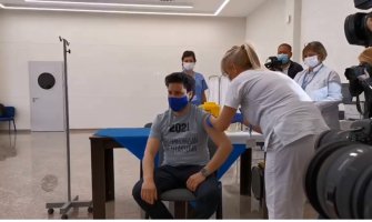 Počela imunizacija medijskih radnika: Vakcinu primio i Dritan Abazović