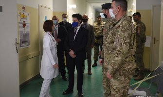 Otpočela vakcinacija pripadnika Vojske Crne Gore, Abazović posjetio Vojno-medicinski centar(FOTO)