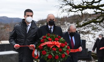 Delegacija Prijestonice Cetinje povodom 4. aprila - Dana studenata položila vijenac na grob Žarka Marinovića 