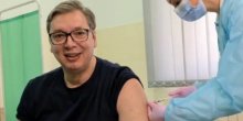 Vučić primio vakcinu protiv korone (VIDEO)