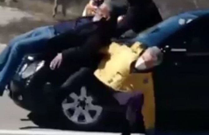 Policija će ispitati ponašanje svojih službenika tokom današnjih događaja 