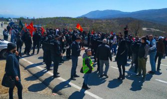 Opet blokada puta NK-PG: Danas veličanstveni skup Crnogoraca na Bogetićima