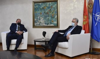 Smiriti tenzije i očuvati temeljne građanske principe