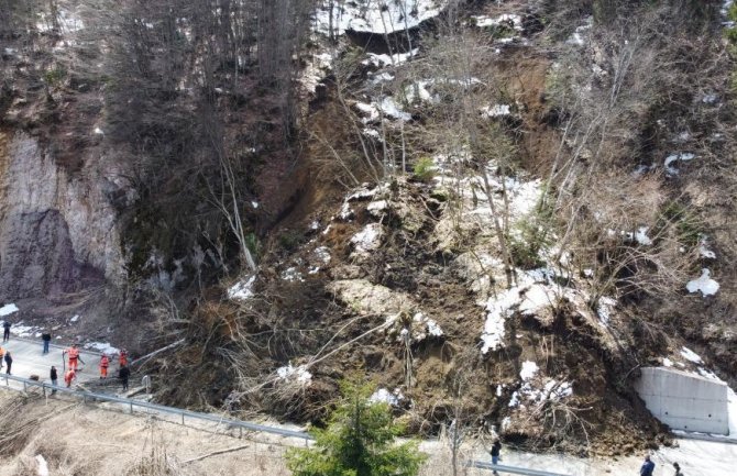 Berane: Obrušilo se brdo kod Lubnica (FOTO)
