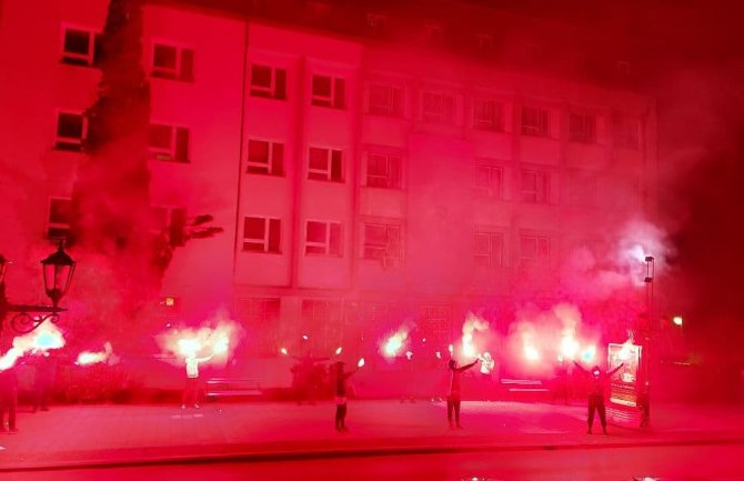 BP: Patriote bakljadom pozivaju na okupljanje u nedelju 