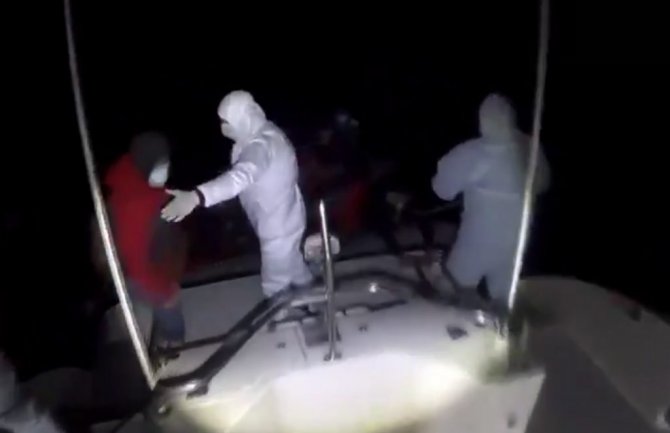 Turski ministar: Grci polivaju migrante benzinom (VIDEO)