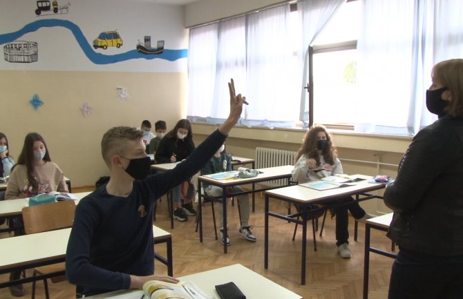  Povratak đaka u školske klupe: Epidemiološka situacija pokazala koliko je neposredni kontakt važan