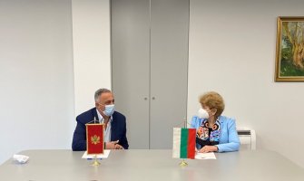 Ambasada Bugarske donirala medicinsko vozilo Opštini Žabljak