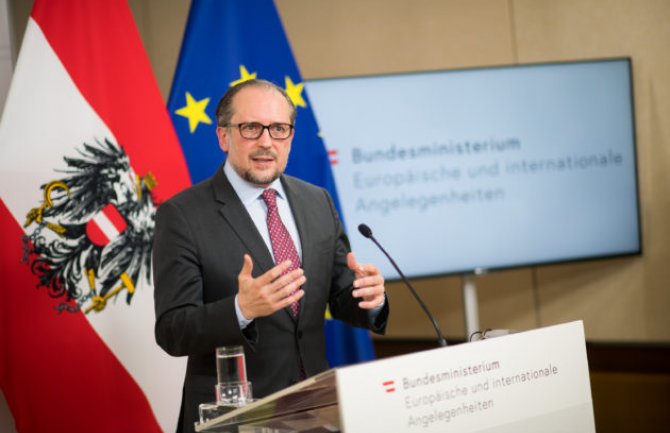 Crna Gora može da očekuje da bude snabdjevena sa 42 hiljade BioNTech/Pfizer vakcina, tri kovid pacijenta liječena u Austriji 