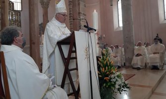 Ustoličen novi kotorski biskup monsinjor Ivan Štironja