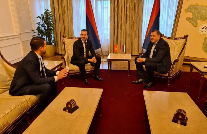 Rabrenović: Bez crnogorske zastave kod Dodika