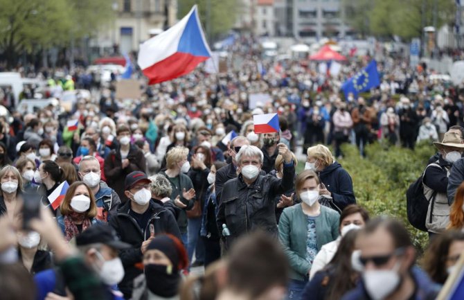 Česi protestuju protiv predsjednika, traže da se Zeman optuži za izdaju