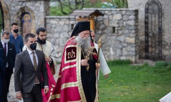 Bečić prisustvovao vaskršnjoj liturgiji u manastiru Đurđevi stupovi