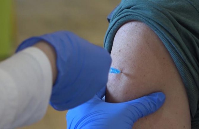 Djevojka greškom primila šest umjesto jedne doze Fajzerove vakcine