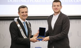 Boban Banjac - dobitnik Plakete Univerziteta CG: Medicinu završio sa prosječnom ocjenom 10!