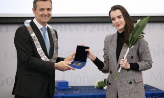 Snežana Kašćelan - dobitnica Plakete Univerziteta Crne Gore iz oblasti društvenih nauka
