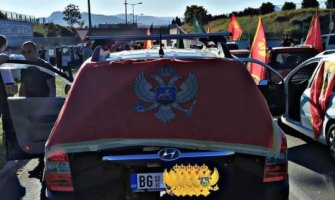 Održane patriotske auto-kolone i ove nedjelje, igrali kolo ispred Skupštine(VIDEO)