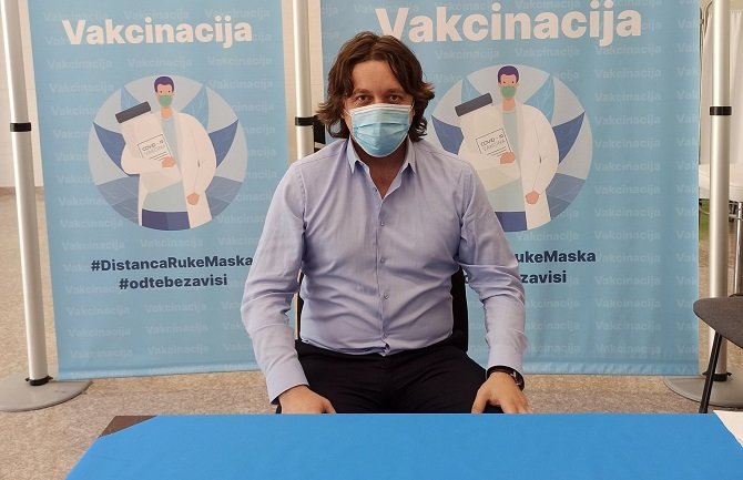 Vakcinisali se Sekulović i Miljanić