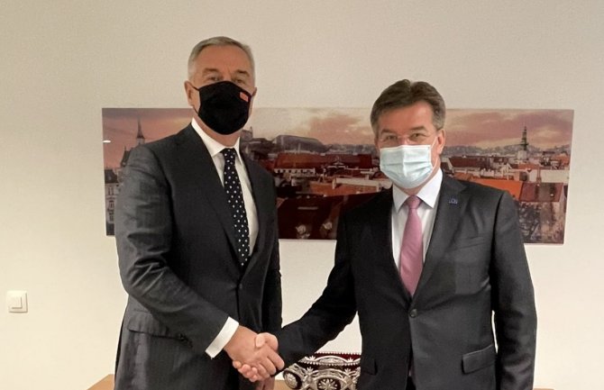Đukanović se susreo večeras u Briselu sa Miroslavom Lajčakom