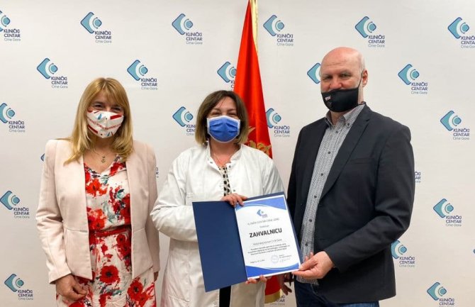 Notarska komora donirala Kliničkom centru aparat 