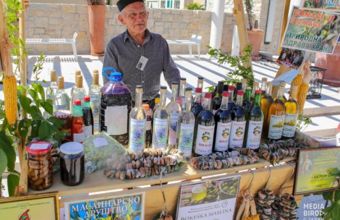 Humanitarni bazar u Portonovom: Sav prihod od prodaje namijenjen Domu zdravlja Herceg Novi