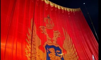 Veličanstvena proslava na Cetinju, podignuta najveća zastava Crne Gore, upriličen spektakularan vatromet(Video)