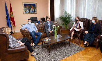 Planirano uvođenje volonterizma mladih u srednjim školama, uskoro i kancelarija Međunarodnog republikanskog instituta u CG