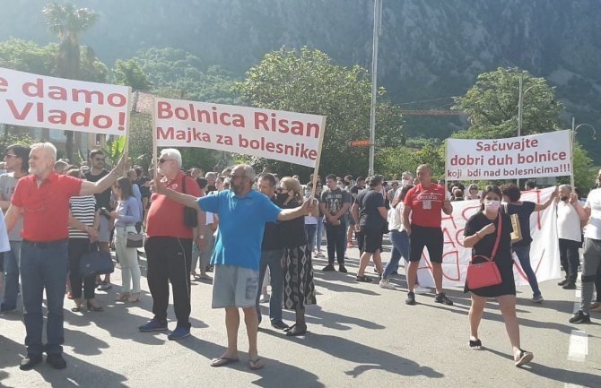 Protest u Risnu: Sačuvajte dobri duh bolnice koji bdi nad bolesnicima