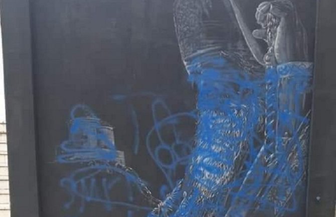 Prava CG: Oskrnavljen Amfilohijev mural u Baru