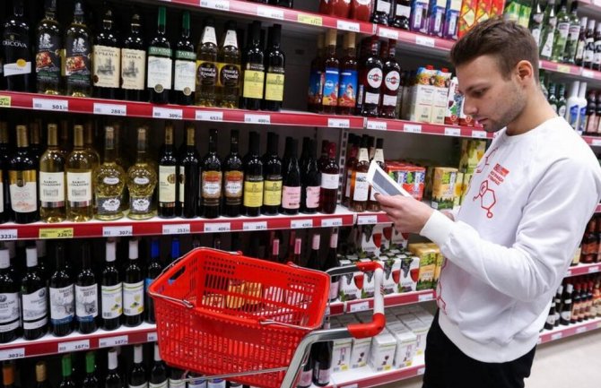 Cigarete će biti skuplje 50, gazirana pića do 15, čokolada oko 5 centi