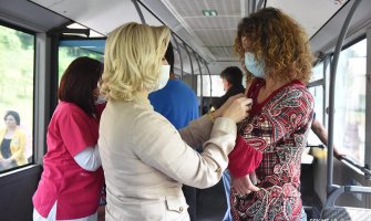 Ministarka zadovoljna odzivom mještana za vakcinaciju u Prošćenju