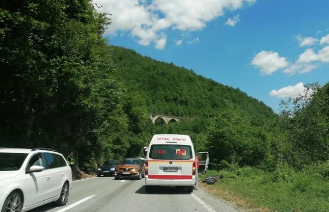 Udes na putu Mojkovac-Ribarevine, ima povrijeđenih(FOTO)