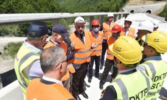 Krivokapić obišao autoput: Ako treba raditi i u tri smjene ali posao mora biti završen u roku