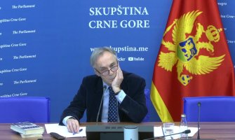 Državni ugovori se potpisuju u državnim institucijama, ne na brodu