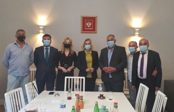 Za djecu iseljenika otvoriti školu crnogorskog jezika i kulture u Parizu