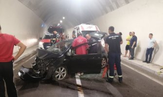 Saobraćajna nezgoda u tunelu, jedna osoba povrijeđena