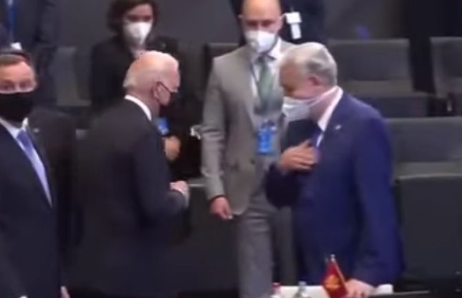 Kako je izgledao pozdrav Krivokapića i Bajdena (Video)