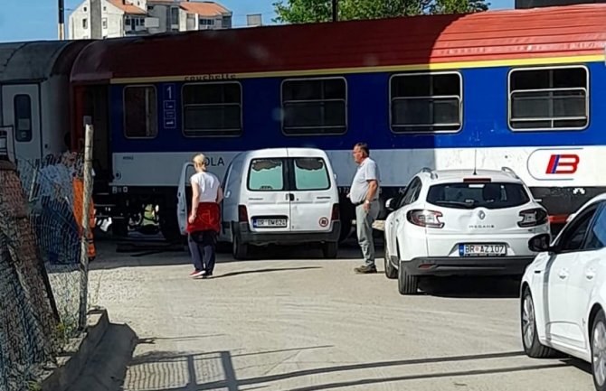 Sudar voza i automobila u Baru, bez povrijeđenih