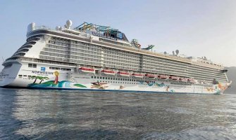 U Luku Bar uplovio kruzer dug više od 320 metara