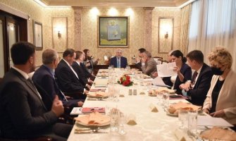 Uspostaviti platformu koja će poboljšati efikasnu realizaciju projekata