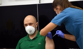 Radulović se vakcinisao u Podgorici: Vjerujem nauci, niko nije bezbjedan, dok svi nisu bezbjedni