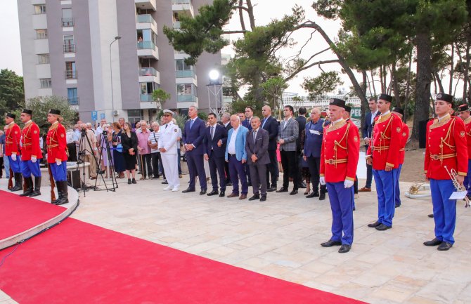 Đukanović prisustvovao otvaranju spomen-obilježja na mjestu nekadašnjeg koncetracionog logora  u Baru