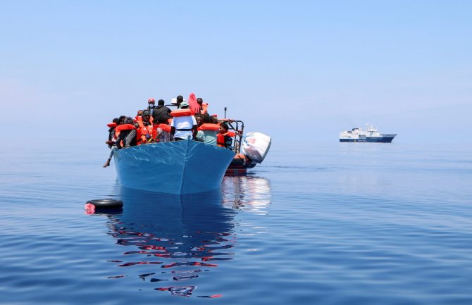 Kapetan Vešović iz Bara i posada broda MSC „Loretta“ spasili oko 25 migranata u Sredozemnom moru