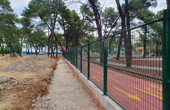 Na inicijativu građana pristupilo se izgradnji pješačke staze u Tološkoj šumi