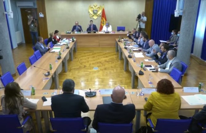 Raspravljaju o skidanju imuniteta poslanicima